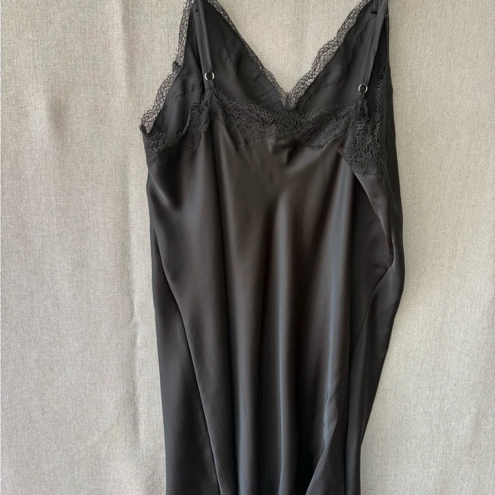 Victoria's Secret Black Lace-Trim Slip chemise large - Picture 2 of 8